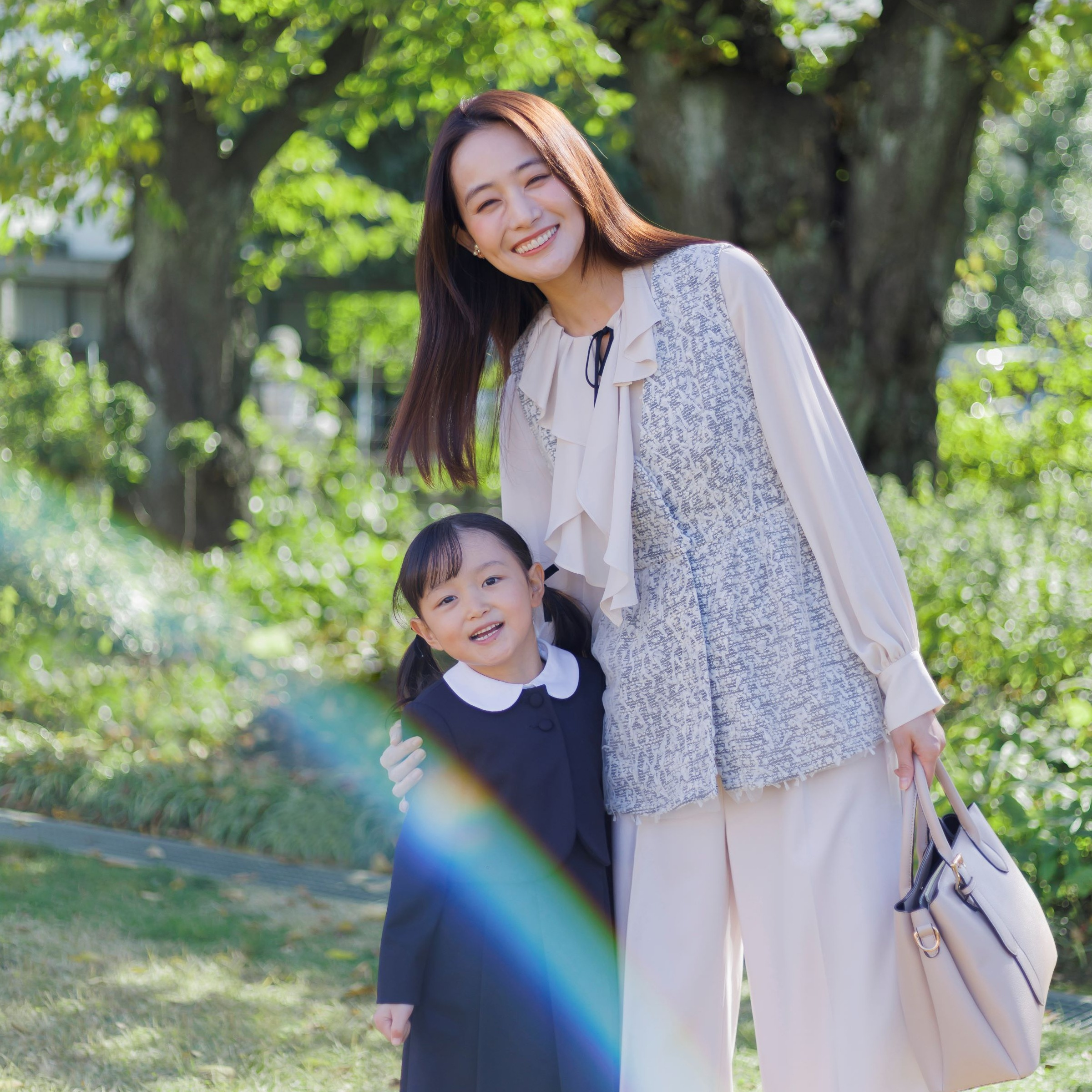 華やかブラウスのジレスタイル